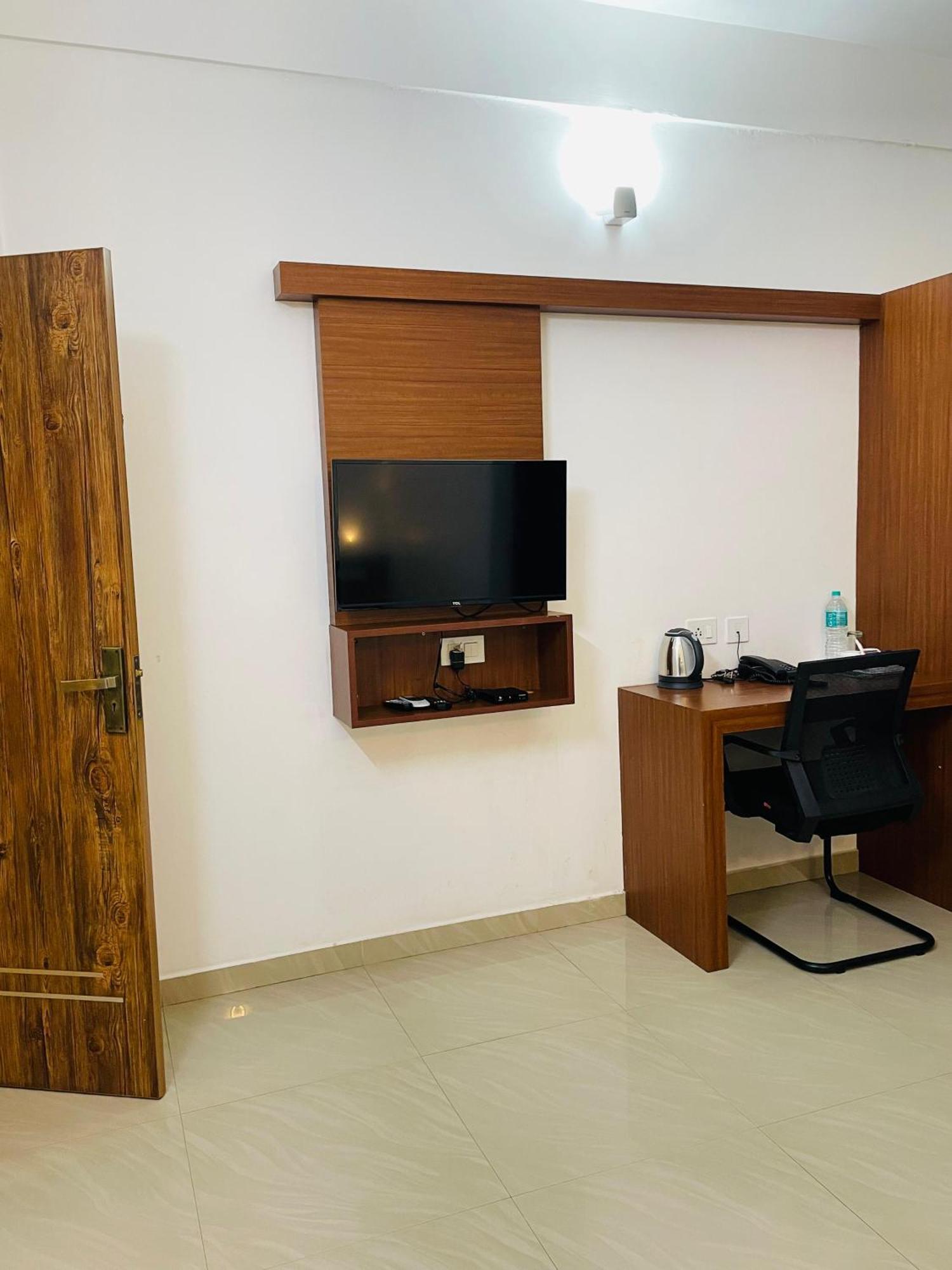 Phoenix Holidays Kochi المظهر الخارجي الصورة